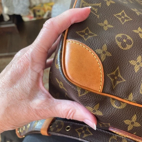Louis Vuitton Brown and Tan Monogram Bag - Picture 12 of 16